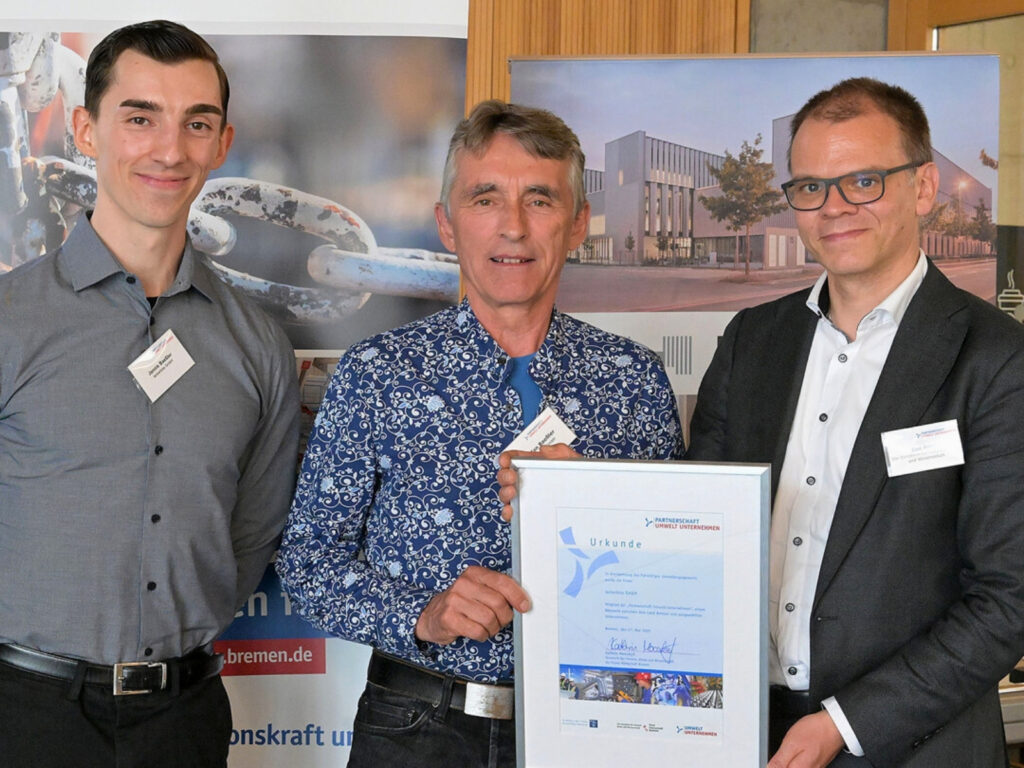 Teamfoto von leckerbiss mit Auszeichnung – Engagement für Bio-Catering